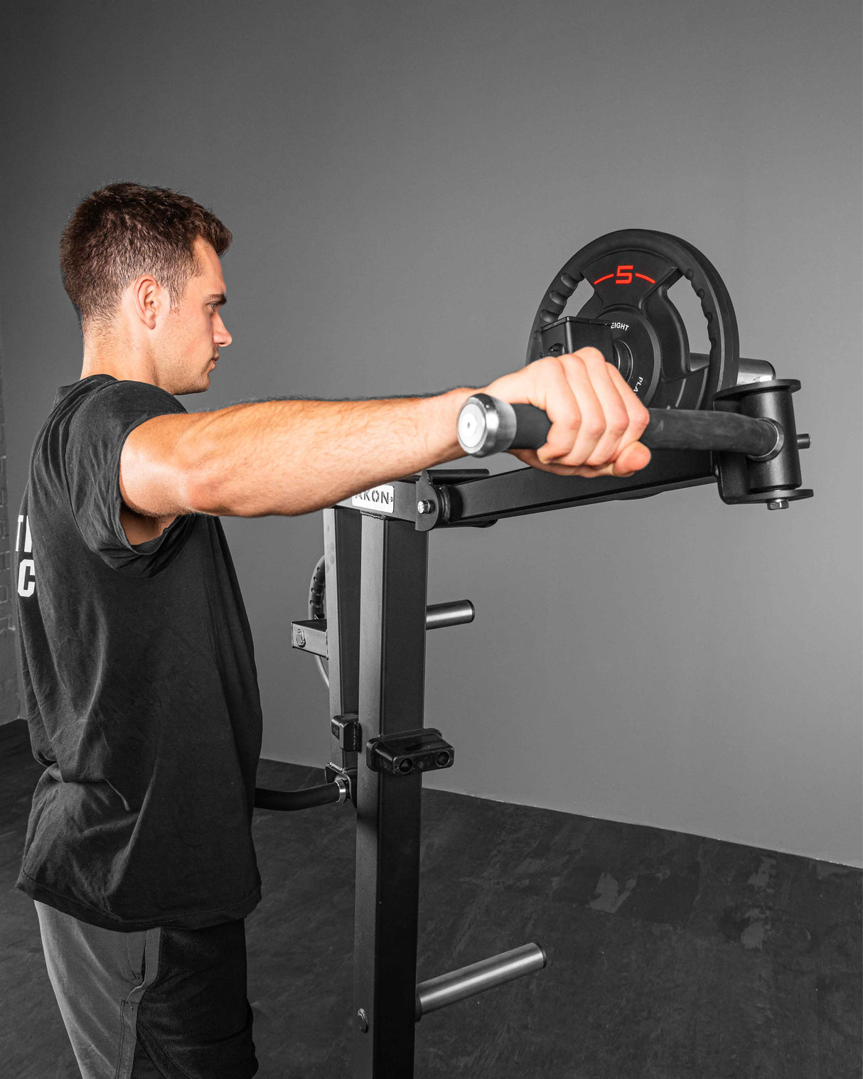 Máquina Elevaciones Laterales de Palanca de Pie