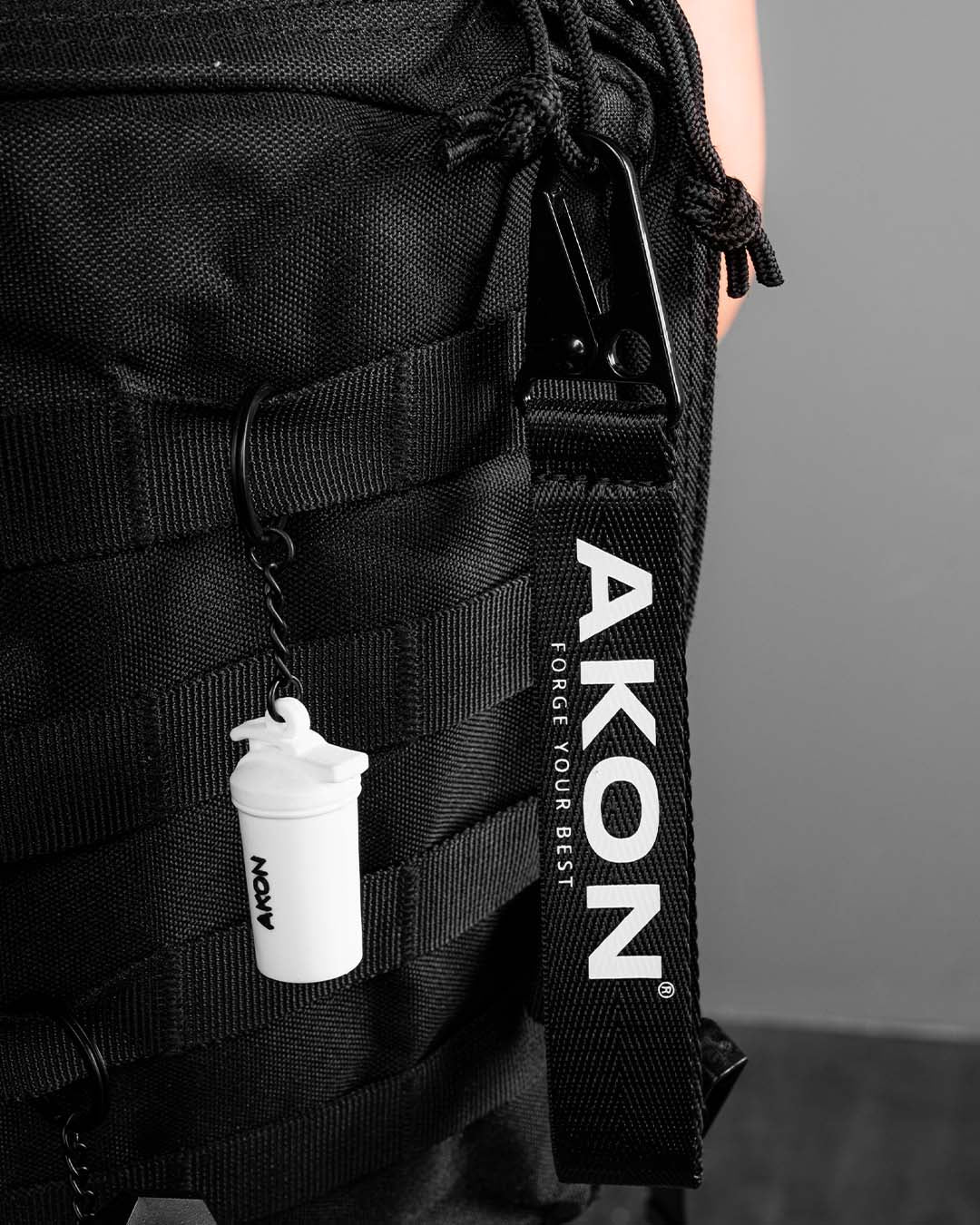Llavero con mosquetón AKON